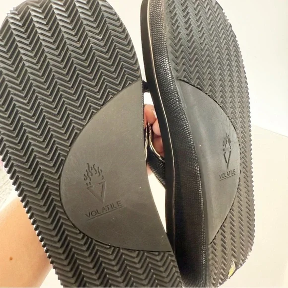NWT Volatile Black Neville Platform Flip Flops, Size 11 - Picture 5 of 9